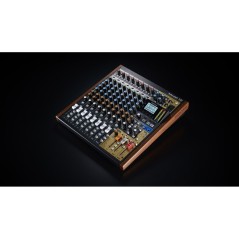 Tavolo da DJ Tascam MODEL 12